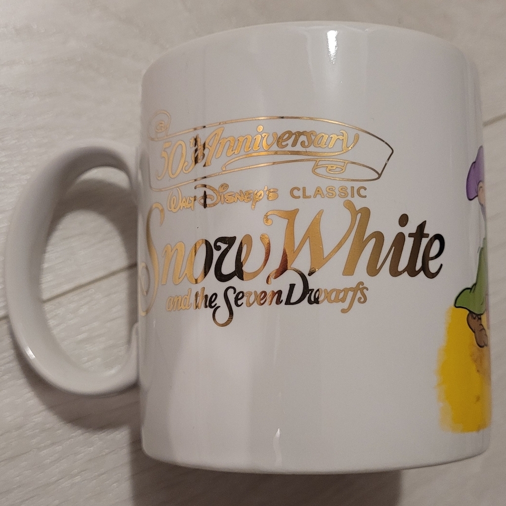Vintage Walt Disney Snow White & the Seven Dwarfs Mug Cup 1987 50th Anniversary - Picture 3 of 5